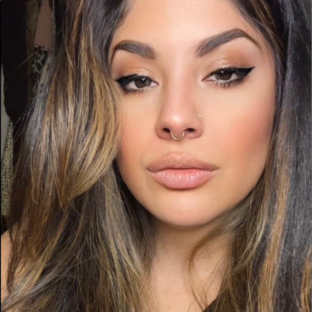 Meet your Posher, Daniella